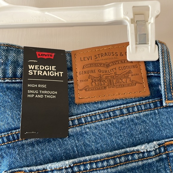 NWT Levi's Wedgie Straight Jeans - Size 26 - Picture 8 of 11